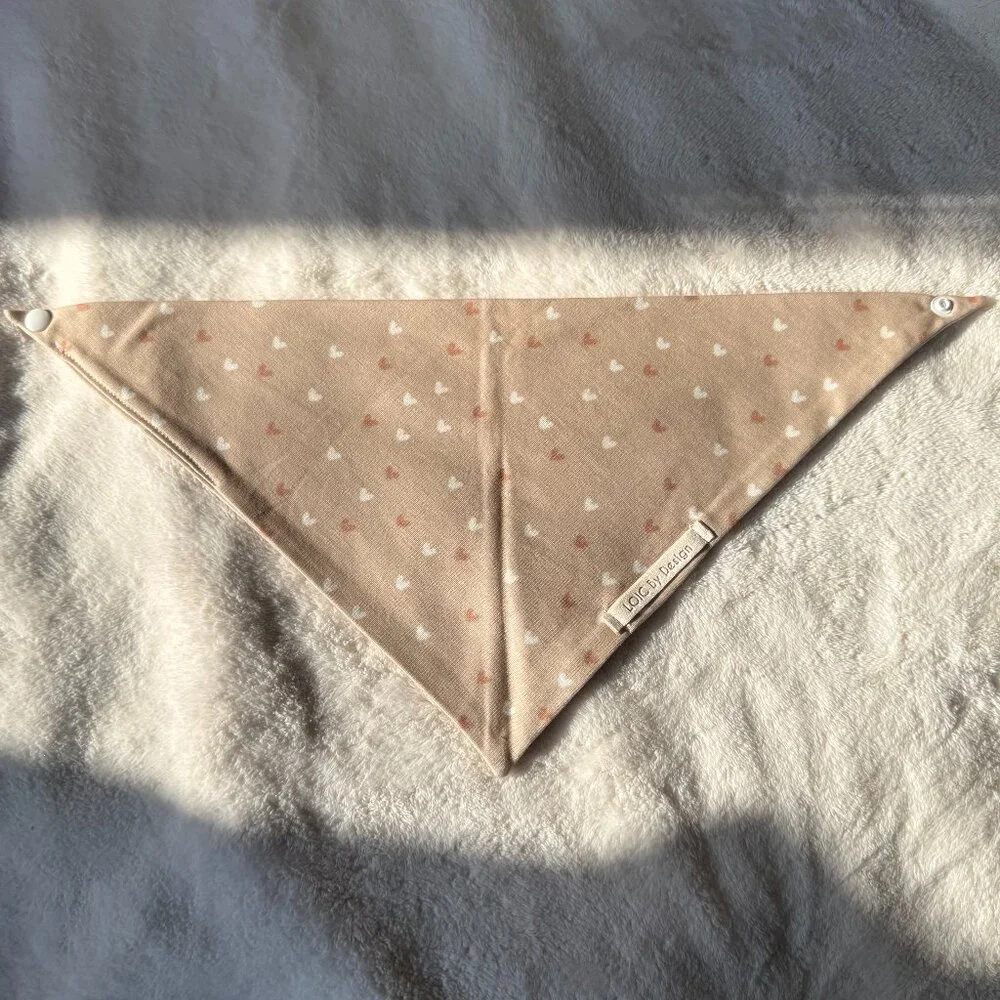 NWT Loic by Design Mini Hearts Print Dog Bandana for Valentine's Day, Tan, M